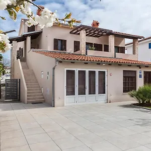Antonio Apartment