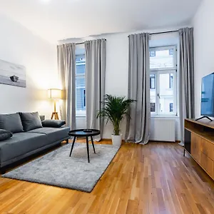 https://spacious-3-room-apt-15-min-to-the-city-center.vienna-besthotels.com